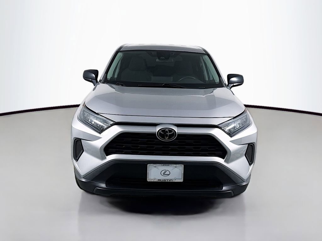 Used 2022 Toyota RAV4 LE FWD image 2