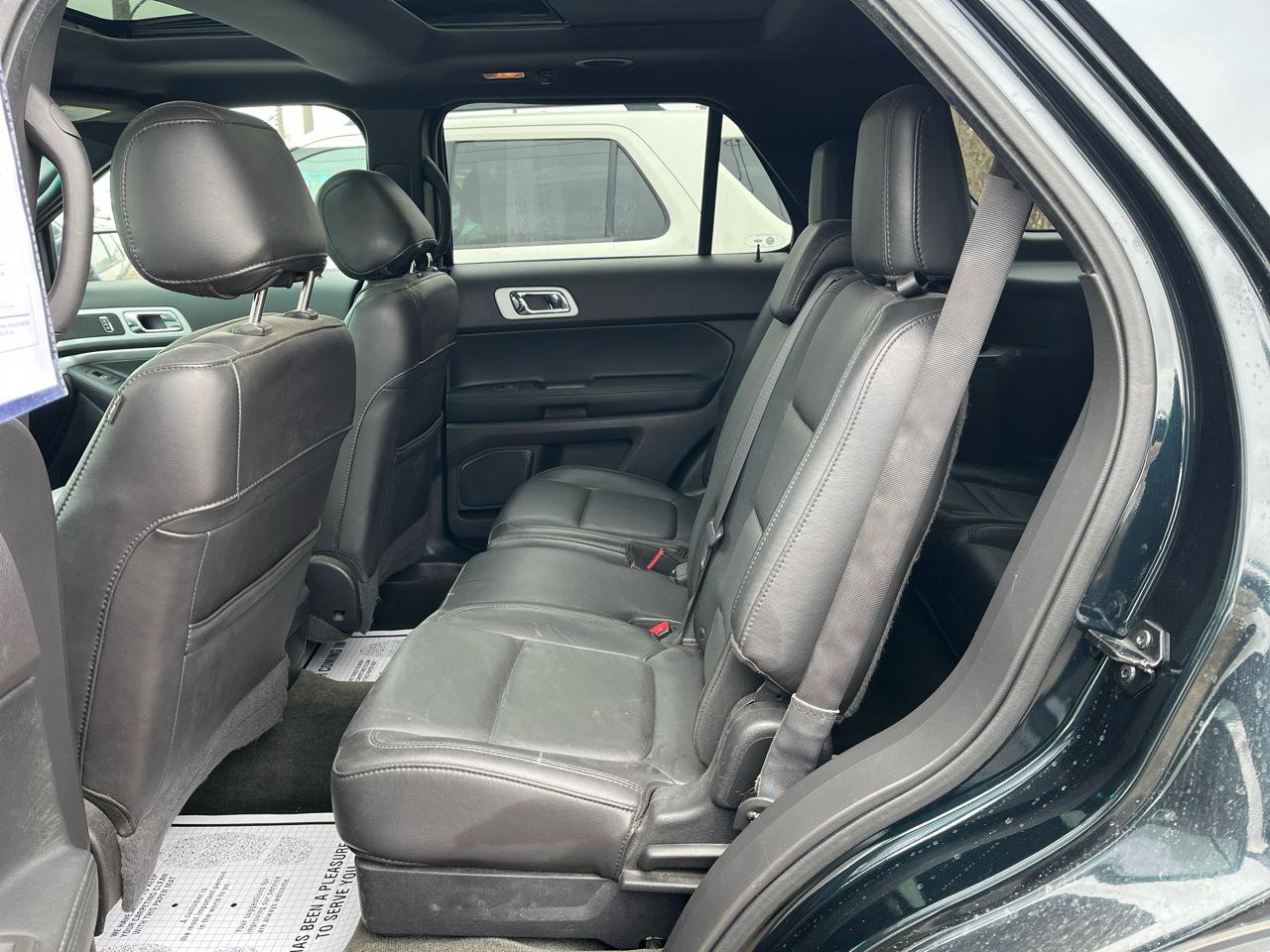 Used 2015 Ford Explorer XLT w/ Equipment Group 202A AWD/4WD image 18