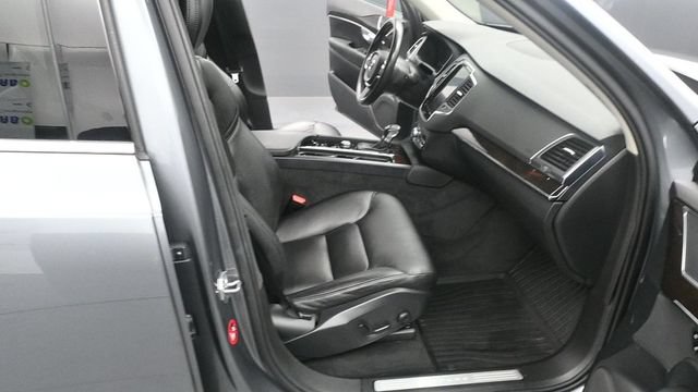 Used 2018 Volvo XC90 T5 Momentum w/ Convenience Package AWD/4WD image 15