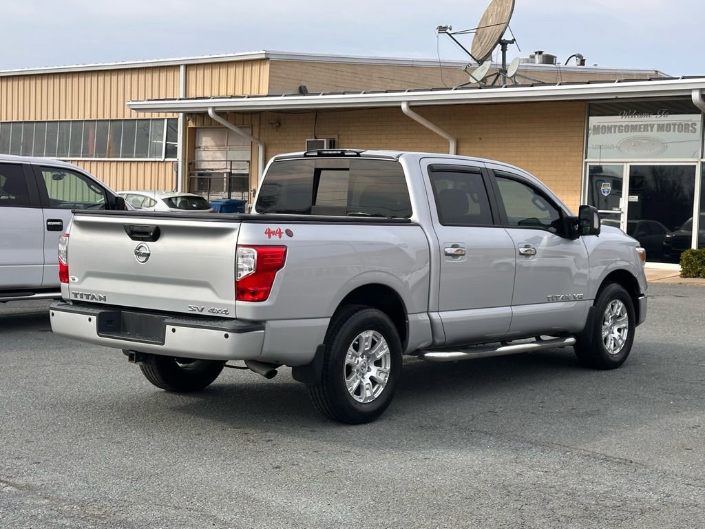 Used 2018 Nissan Titan SV w/ SV Convenience Package image 11