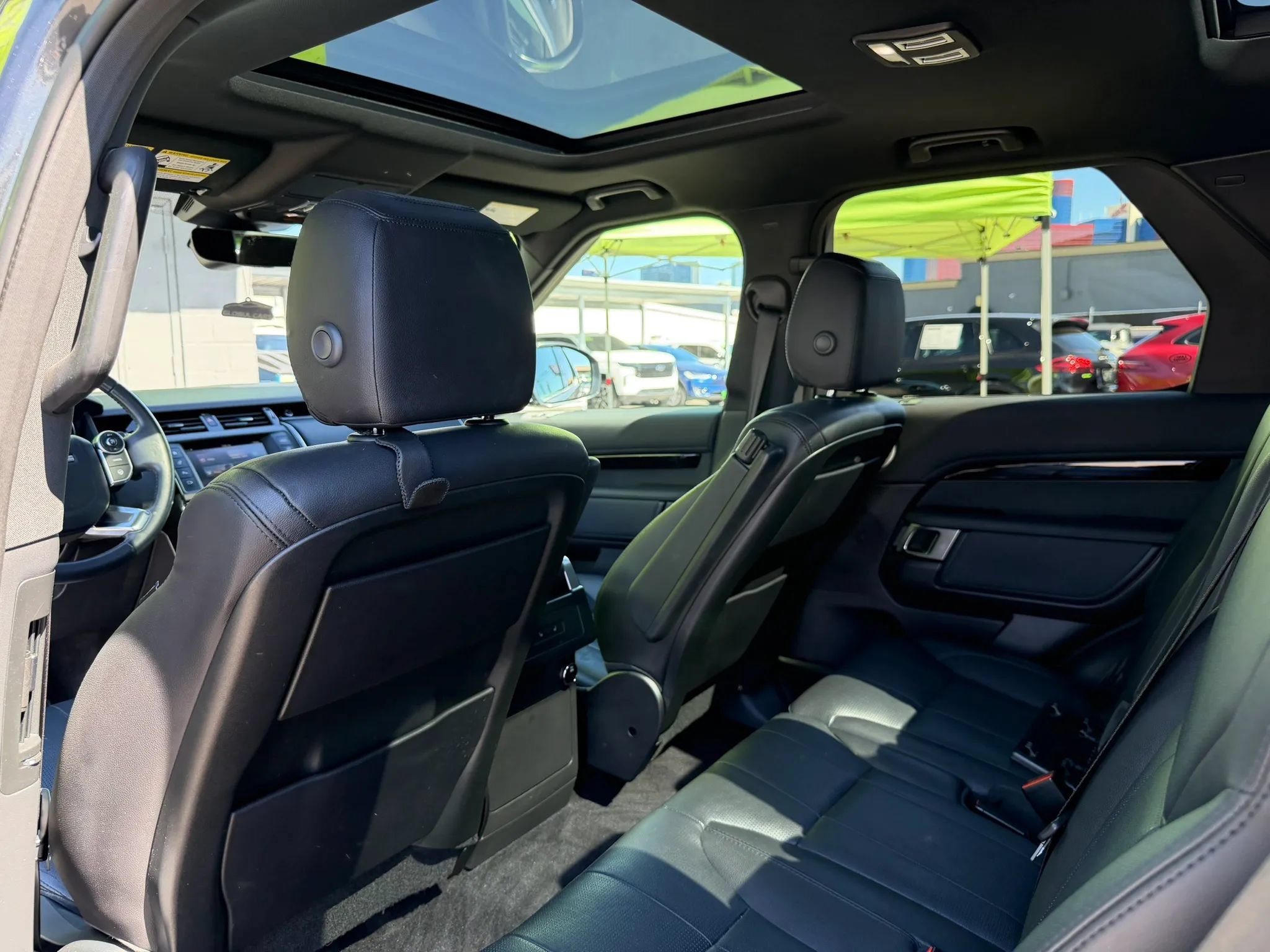 Used 2017 Land Rover Discovery SE AWD/4WD image 13