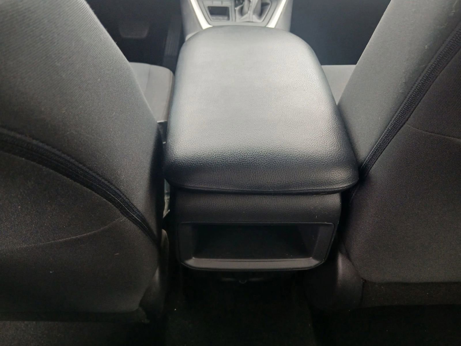 Used 2020 Toyota RAV4 LE image 23