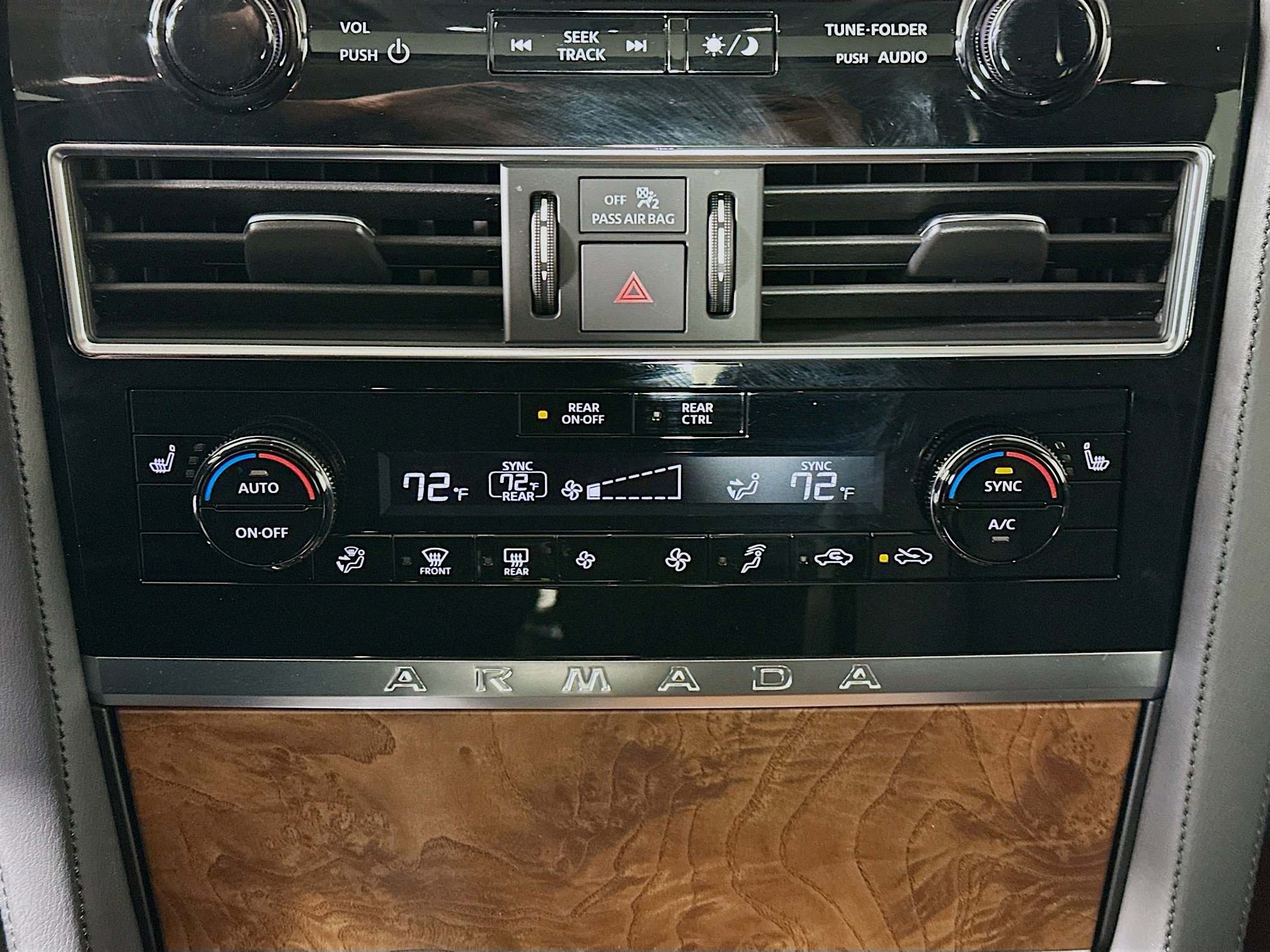 Used 2024 Nissan Armada SL w/ Captain's Chairs Package image 23