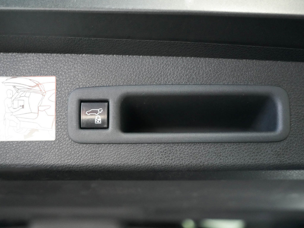 Used 2024 Toyota Sienna XLE w/ XLE Plus Package FWD image 40
