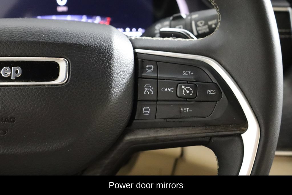 Used 2023 Jeep Grand Cherokee Limited AWD/4WD image 10