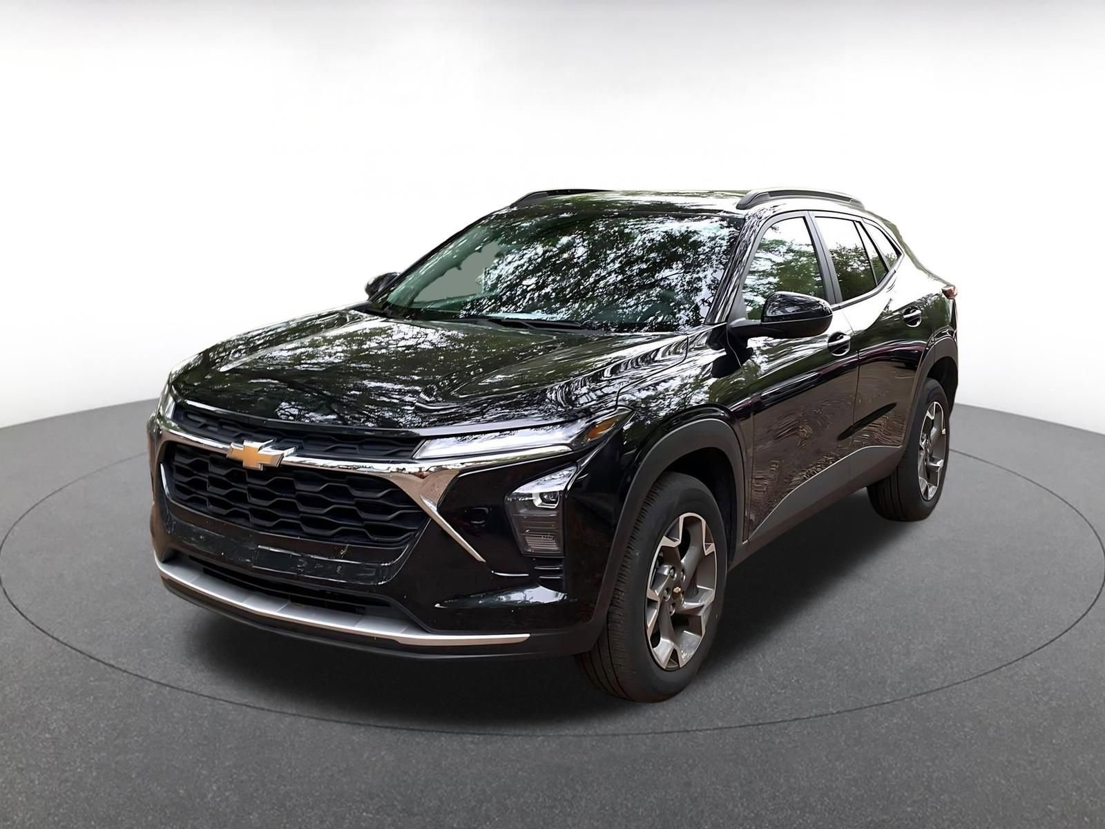 Used 2025 Chevrolet Trax LT image 3