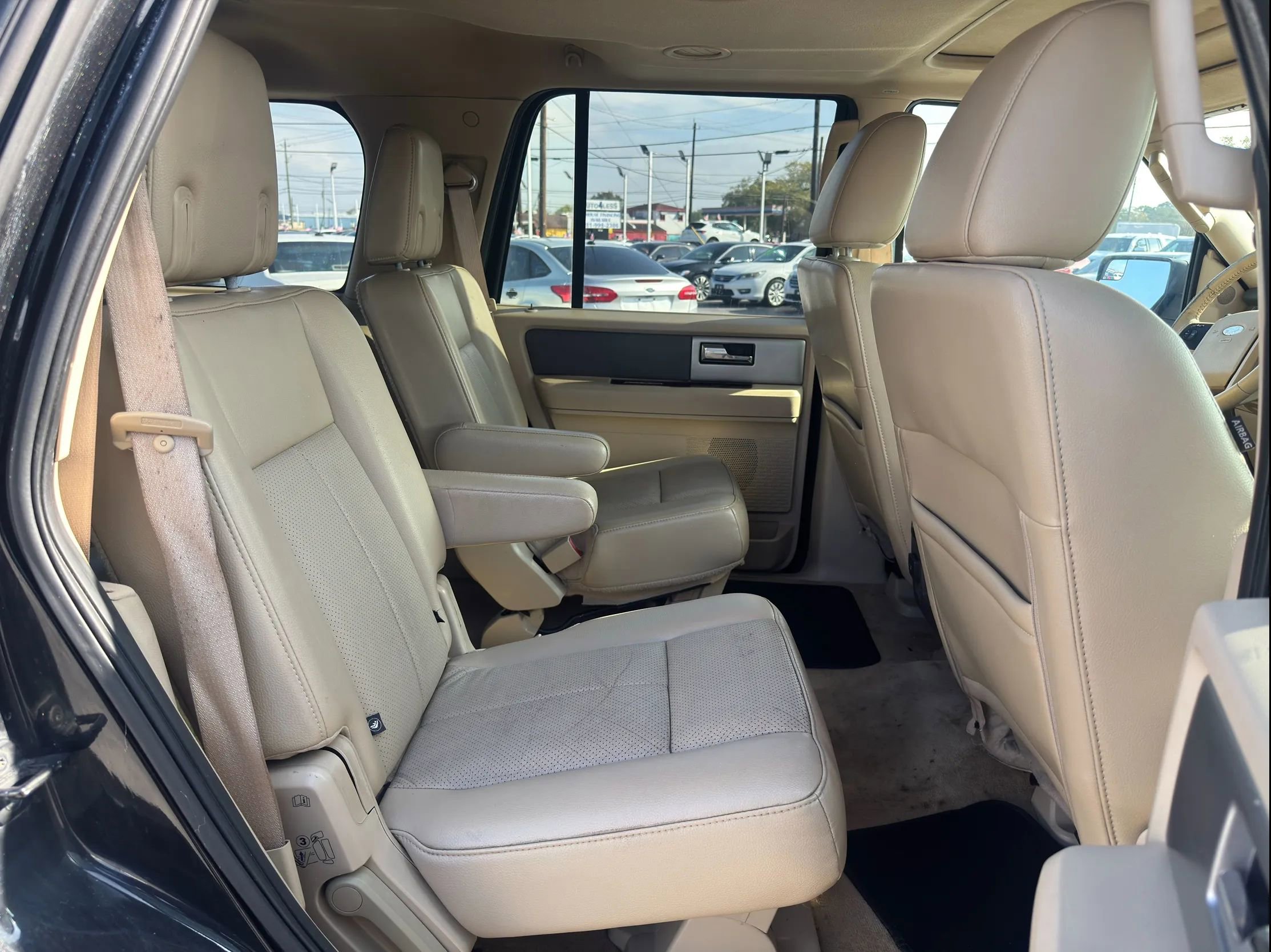 Used 2013 Ford Expedition XLT image 11