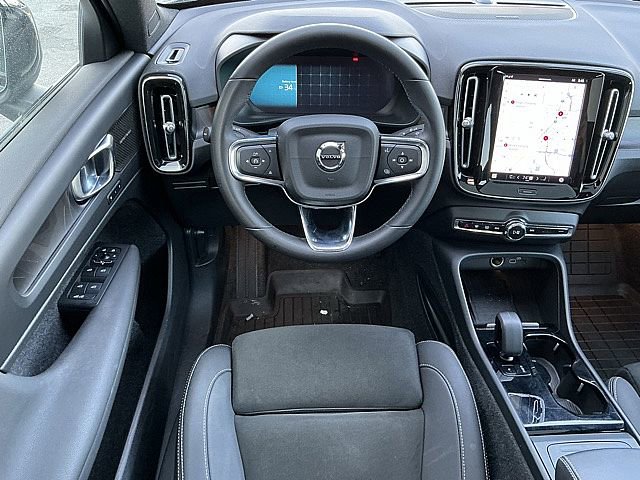 Certified 2023 Volvo C40 P8 Recharge Ultimate w/ Protection Package Premier image 5