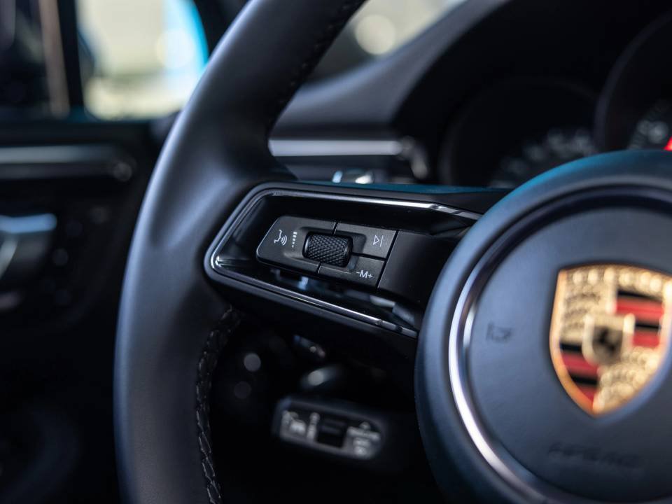Certified 2026 Porsche Macan AWD/4WD image 27