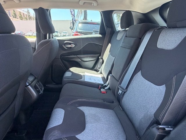 Used 2014 Jeep Cherokee Sport FWD image 10