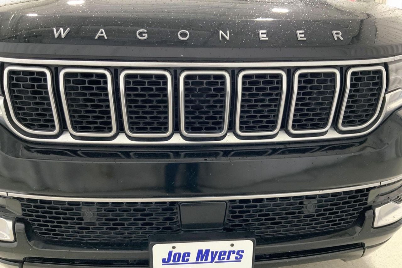 Used 2022 Jeep Wagoneer Series II w/ Premium Group I AWD/4WD image 27