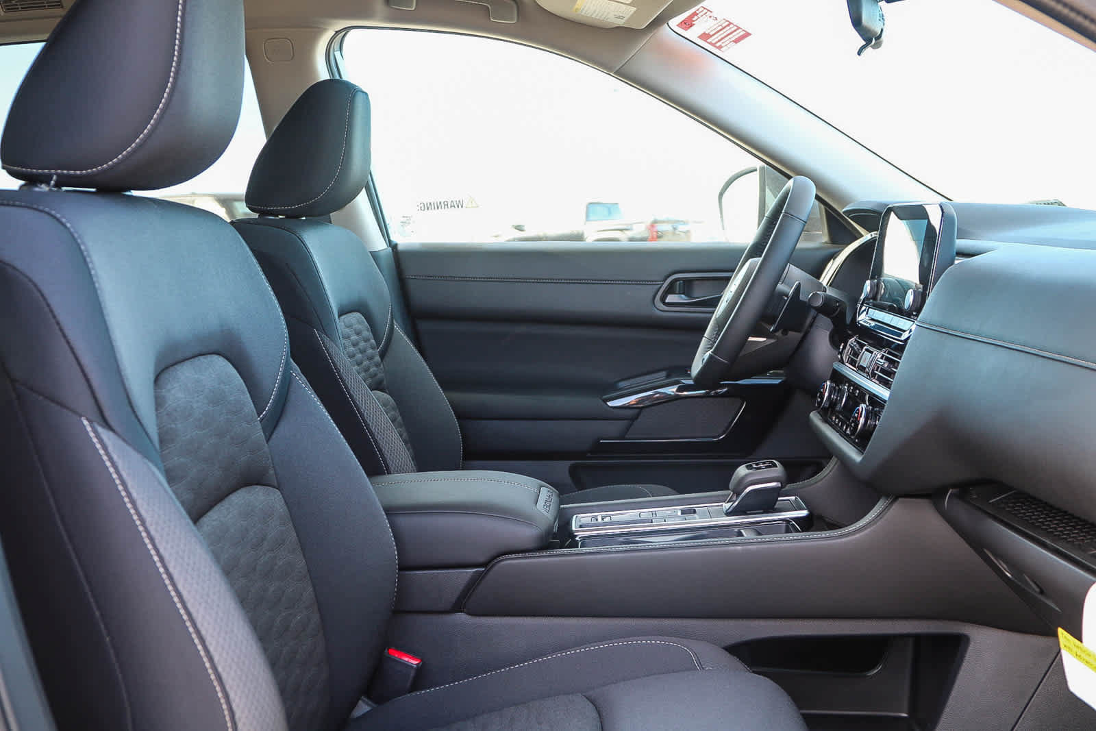 New 2025 Nissan Pathfinder SV w/ Black Appearance Package FWD image 18