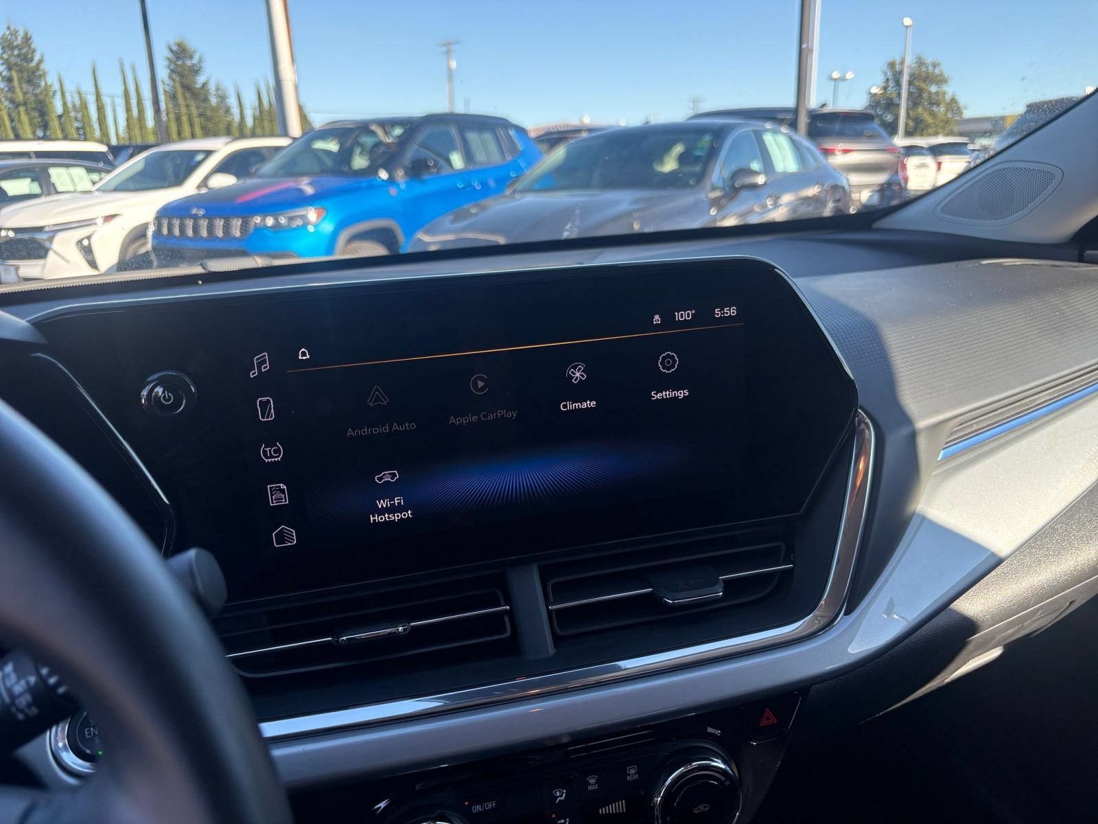 Used 2025 Chevrolet Trax LT w/ LT Convenience Package FWD image 19