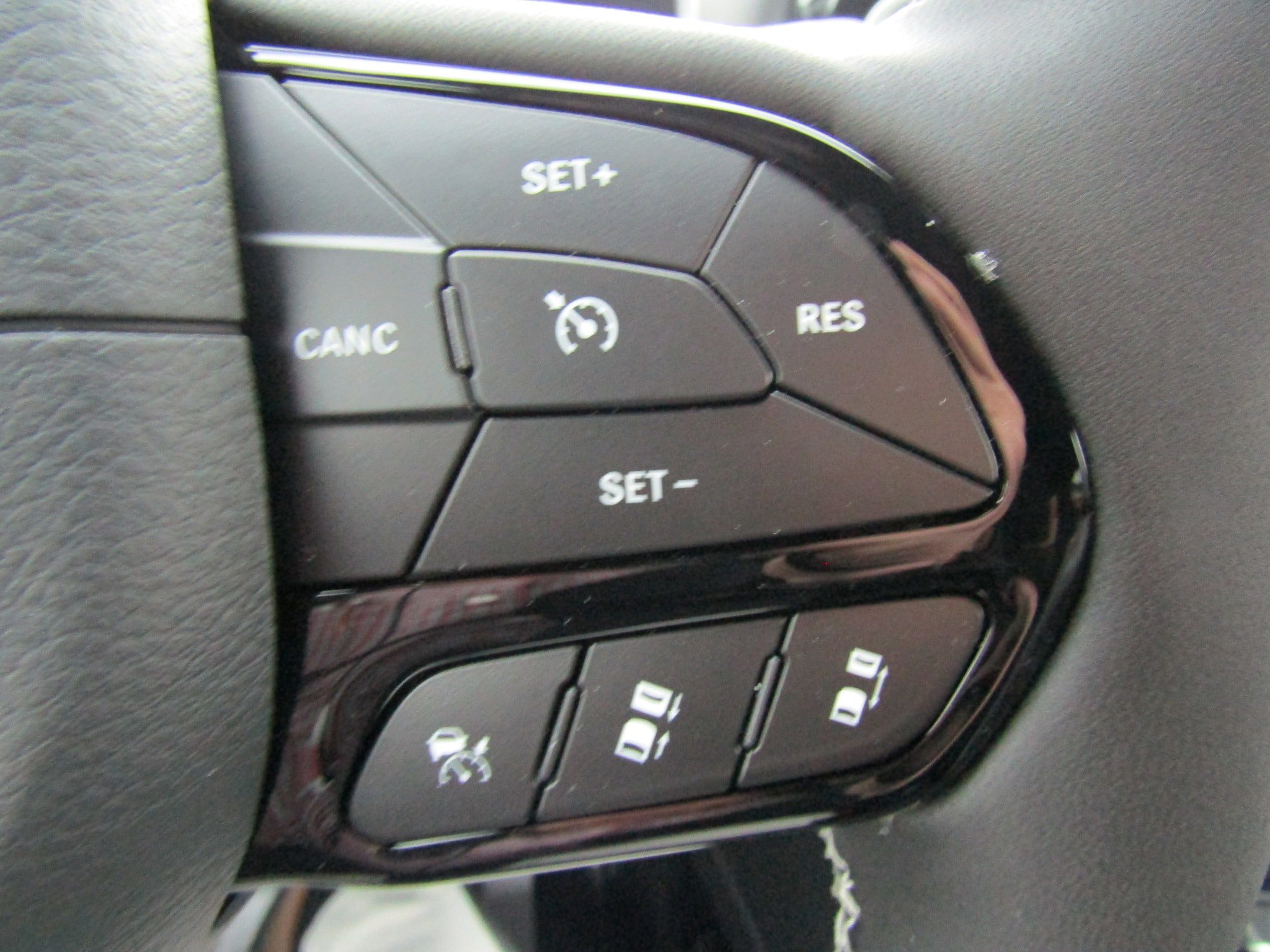 New 2027 Chrysler Pacifica Select FWD image 24