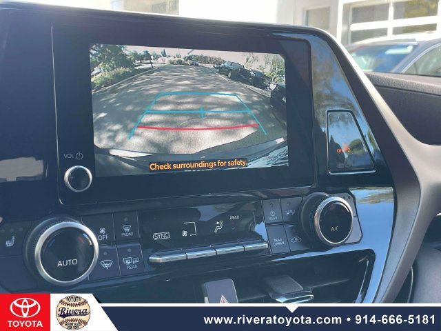 Used 2024 Toyota Highlander XLE AWD/4WD image 24