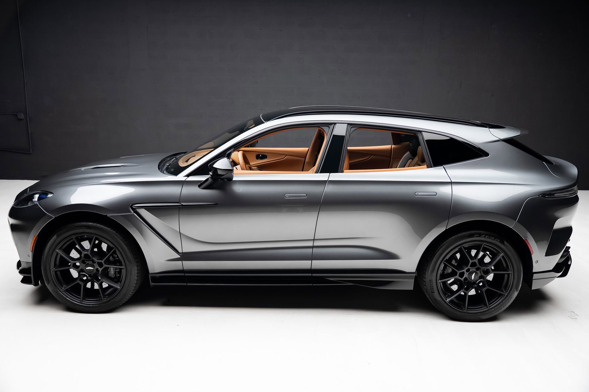 Used 2023 Aston Martin DBX 707 image 16