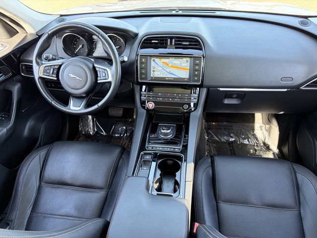 Used 2018 Jaguar F-PACE Prestige image 24