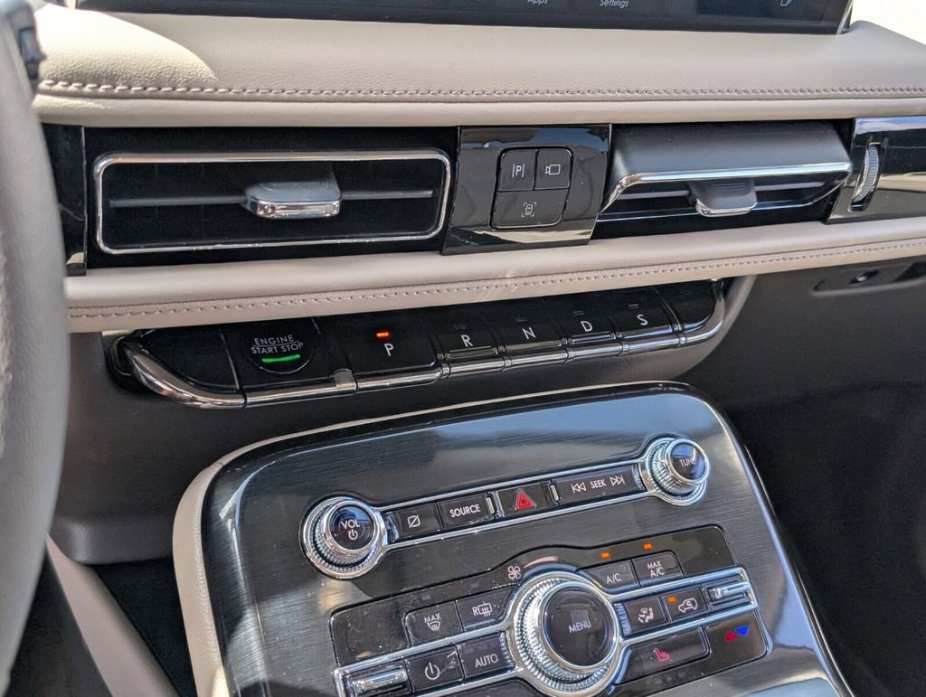 Used 2022 Lincoln Nautilus FWD w/ Premium Package image 20