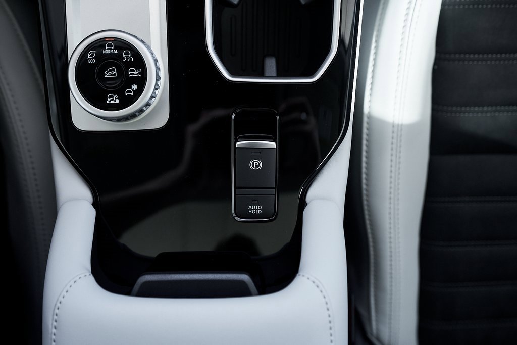 New 2025 Mitsubishi Outlander SE image 43