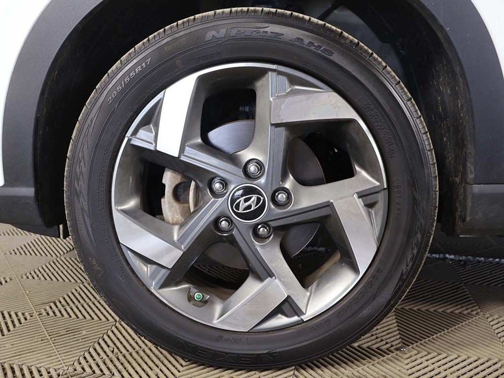 Certified 2024 Hyundai Venue SEL FWD image 18