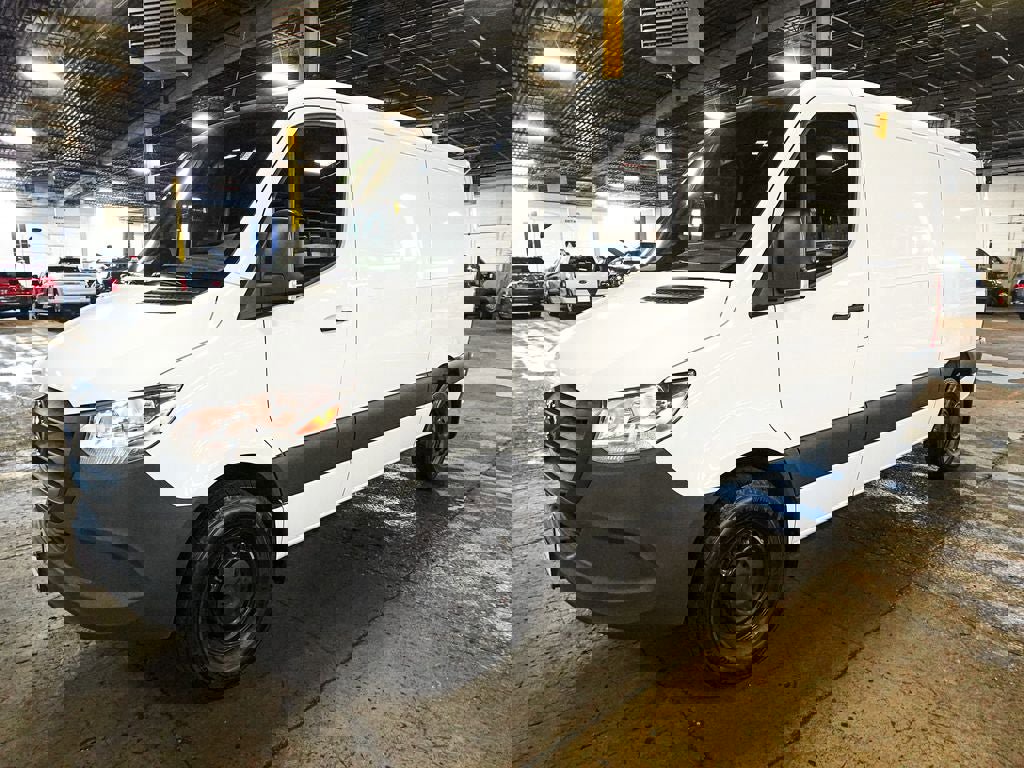 Used 2025 Mercedes-Benz Sprinter 2500 image 3