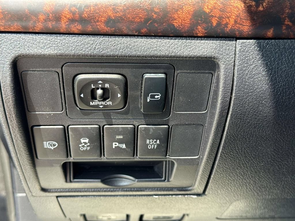 Used 2011 Toyota Land Cruiser w/ Upgrade Pkg AWD/4WD image 25