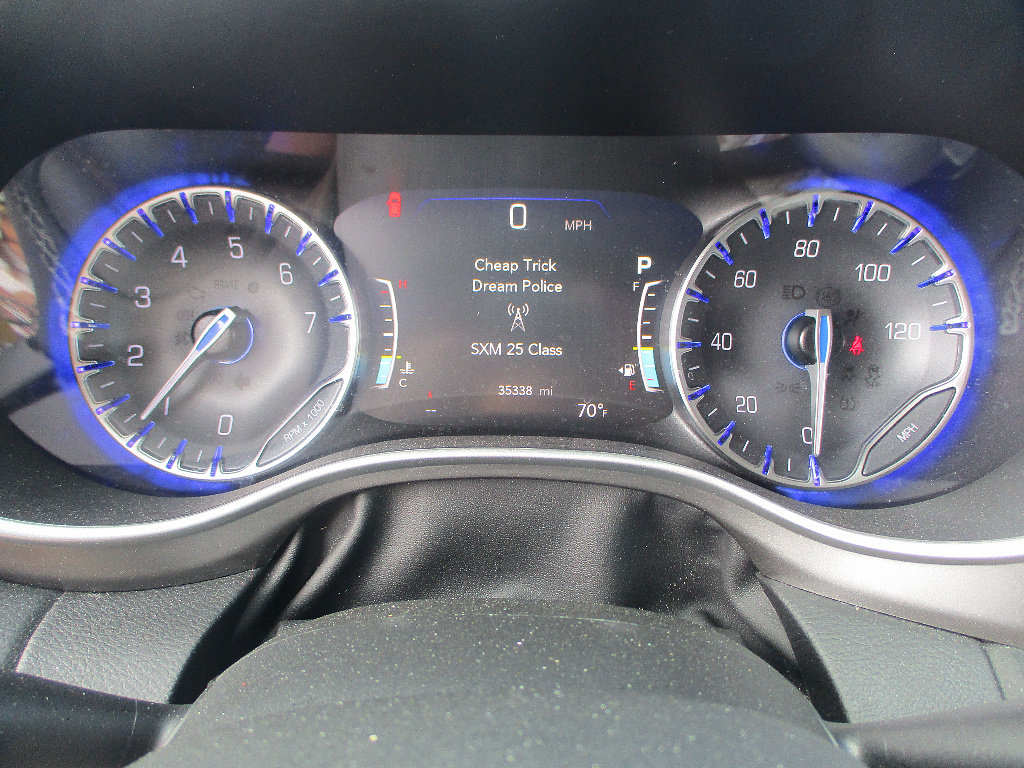 Used 2023 Chrysler Pacifica Touring-L FWD image 13