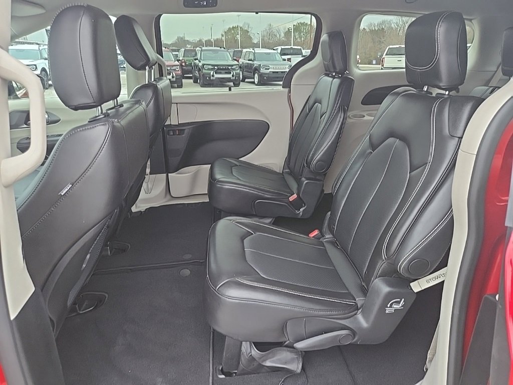 Used 2024 Chrysler Pacifica Touring-L image 23