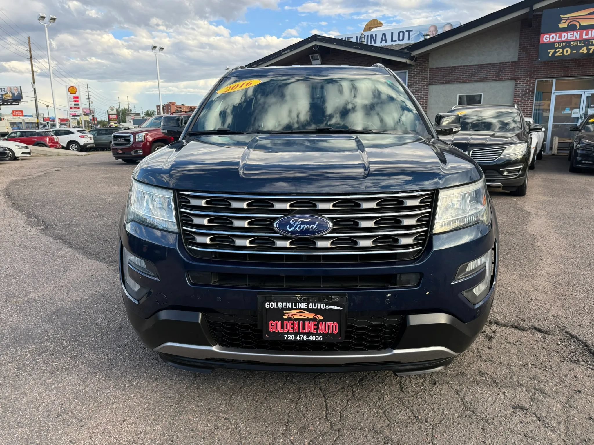 Used 2016 Ford Explorer XLT w/ Equipment Group 201A AWD/4WD image 2