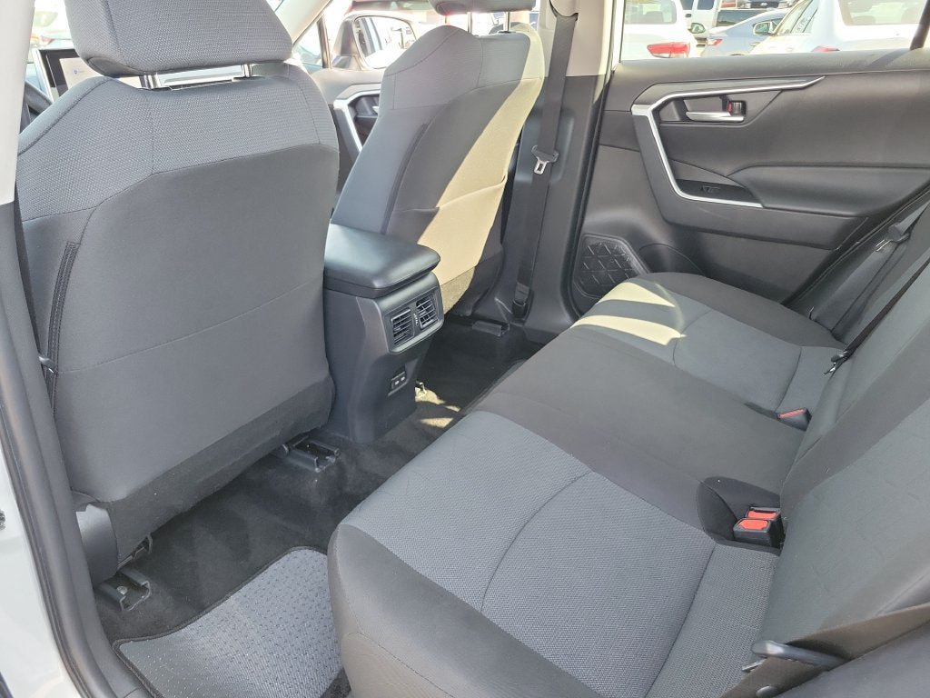Used 2025 Toyota RAV4 XLE AWD/4WD image 14