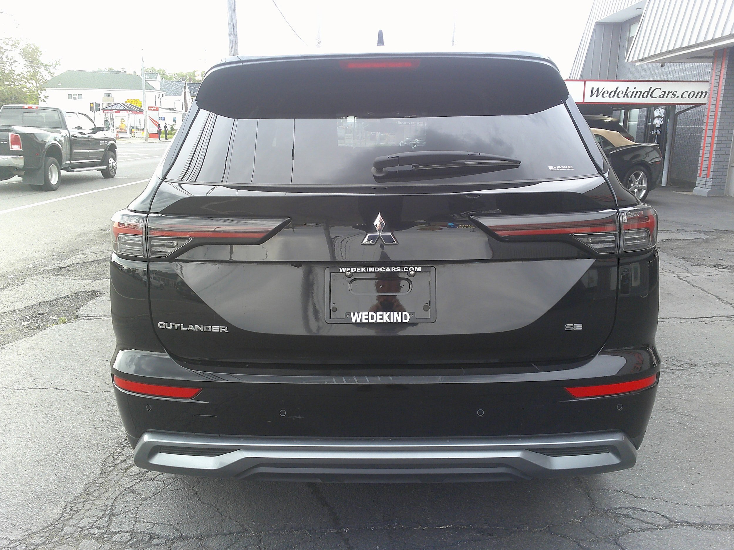 Used 2025 Mitsubishi Outlander AWD image 12