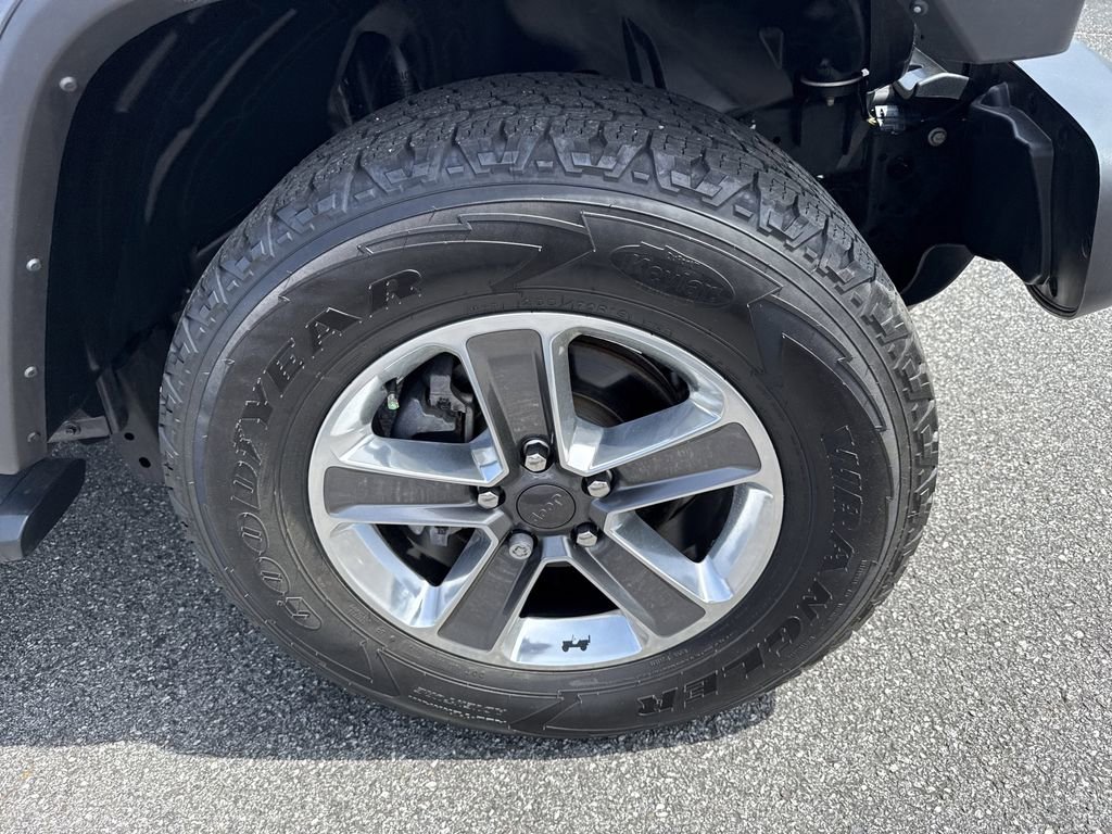 Used 2022 Jeep Gladiator Sport image 13