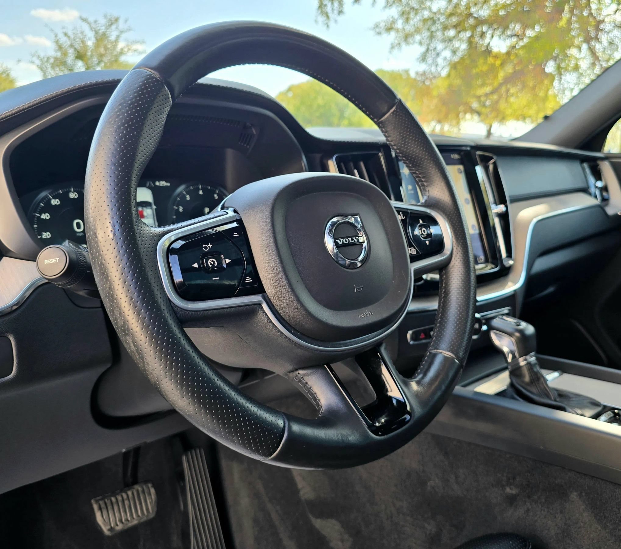 Used 2018 Volvo XC60 T6 Inscription w/ Luxury Seat Package AWD/4WD image 28