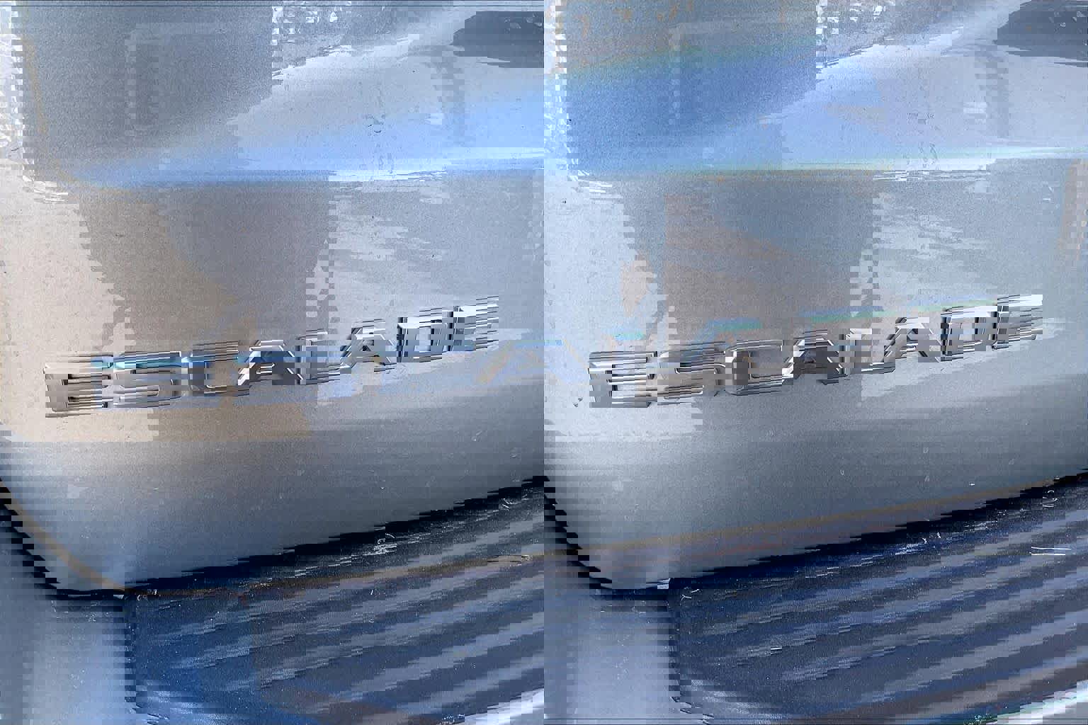 Used 2025 Cadillac Escalade ESV Premium Luxury w/ LPO, Floor Liner Package image 31