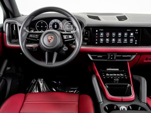 Used 2024 Porsche Cayenne image 18