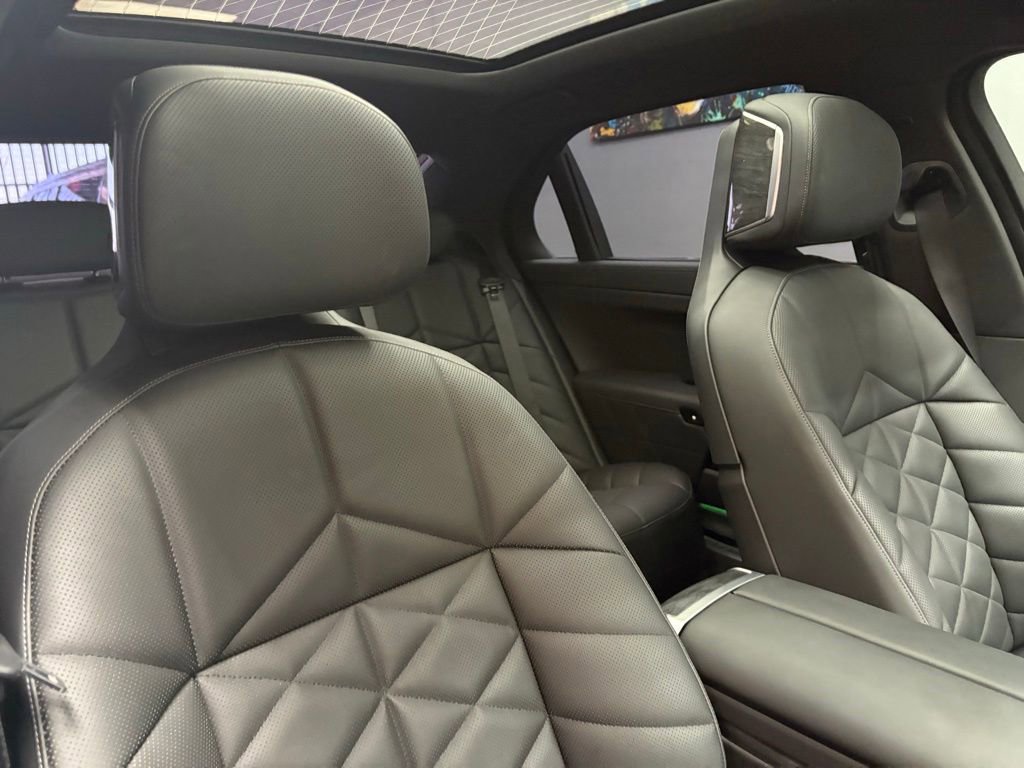 Used 2025 BMW 740i w/ Premium Package RWD image 67