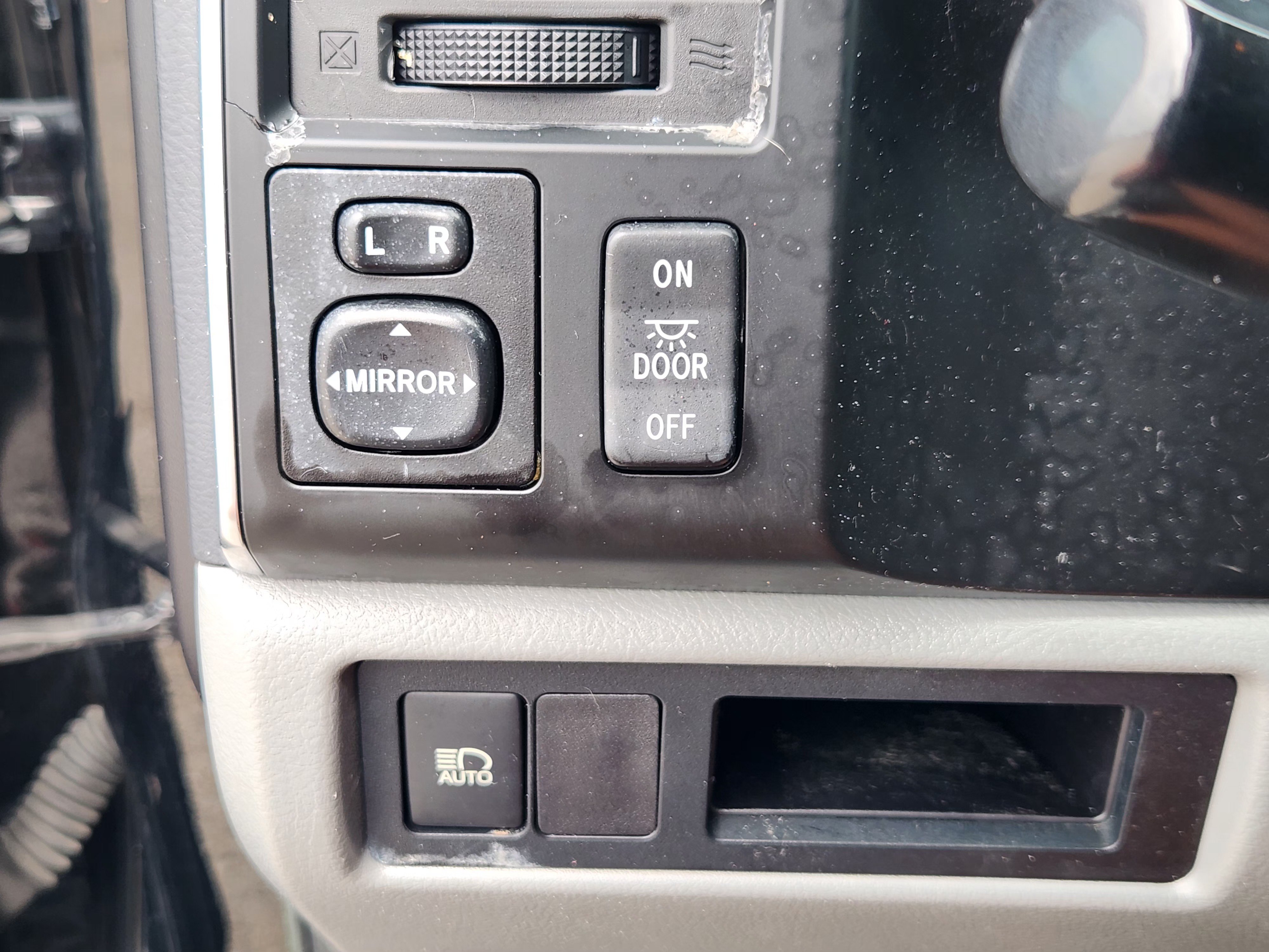 Used 2018 Toyota Sequoia SR5 RWD image 21