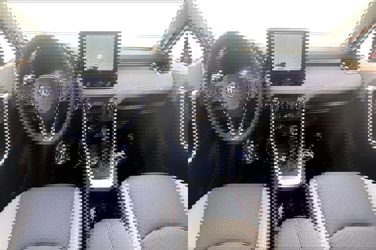 Used 2025 Toyota RAV4 Limited image 19