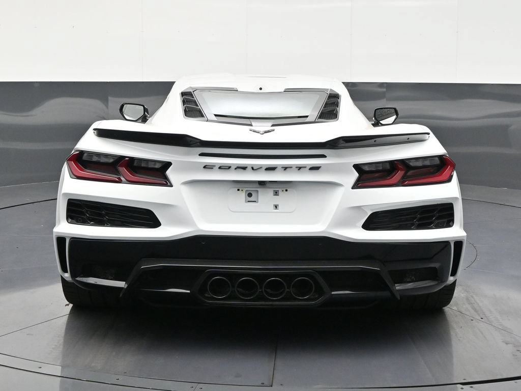 Used 2025 Chevrolet Corvette Z06 RWD image 4