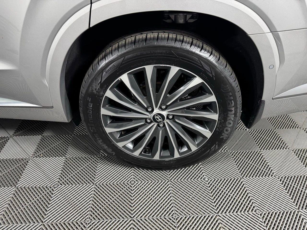 Used 2023 Hyundai Palisade Calligraphy image 36