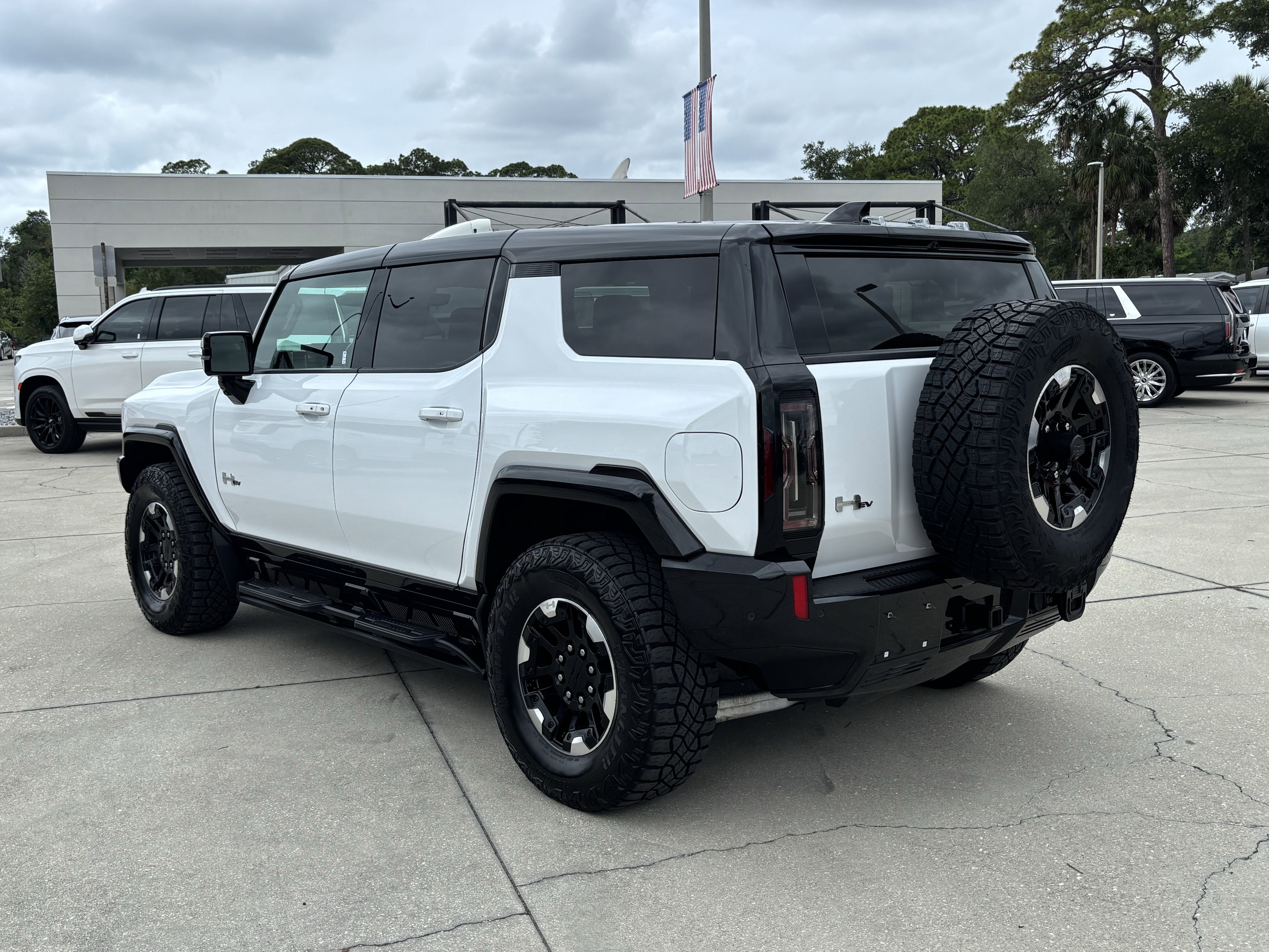 Used 2025 GMC Hummer EV 3X w/ Extreme Off-Road Package AWD/4WD image 3