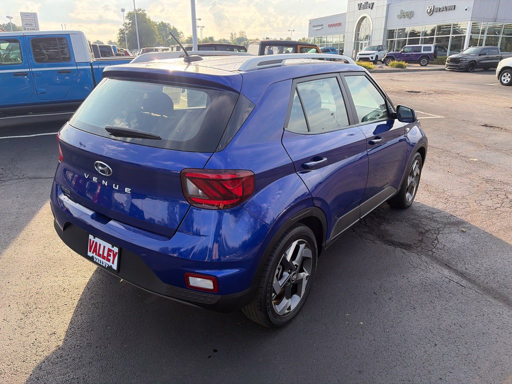 Used 2025 Hyundai Venue SEL FWD image 7