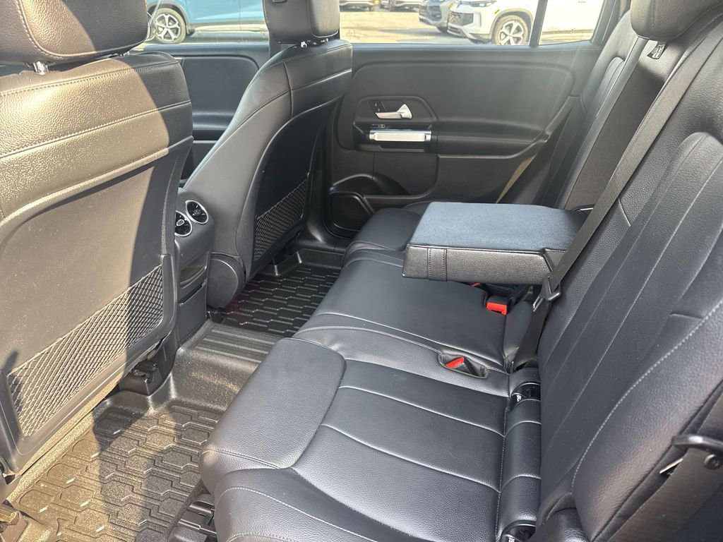 Used 2020 Mercedes-Benz GLB 250 4MATIC w/ Premium Package image 27