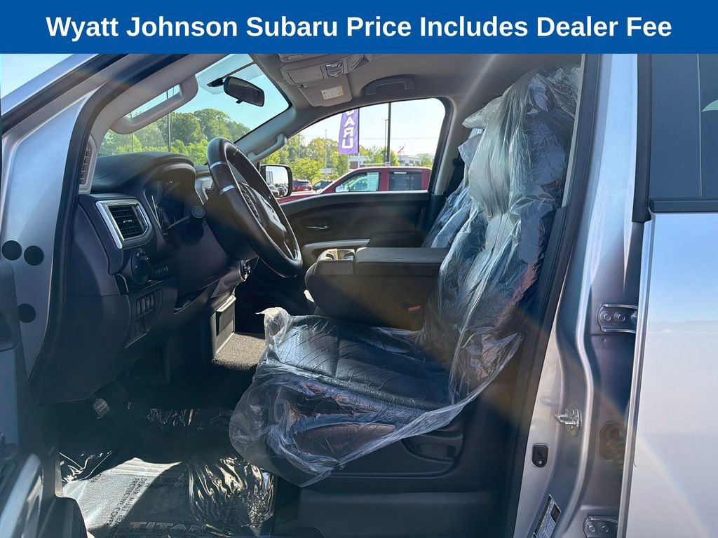 Used 2018 Nissan Titan SV AWD/4WD image 15