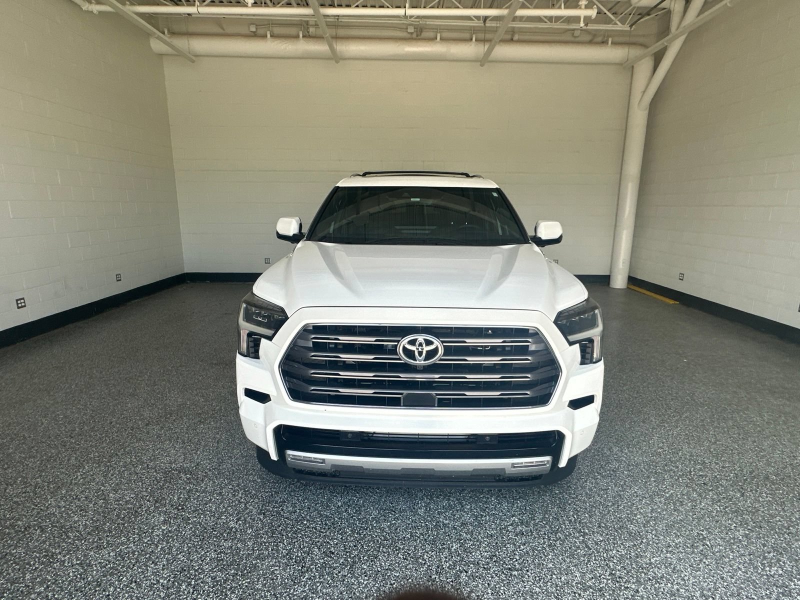 Used 2025 Toyota Sequoia Limited w/ Tow Technology Package AWD/4WD image 5