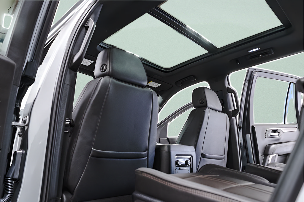 Used 2025 Chevrolet Tahoe High Country AWD/4WD image 29