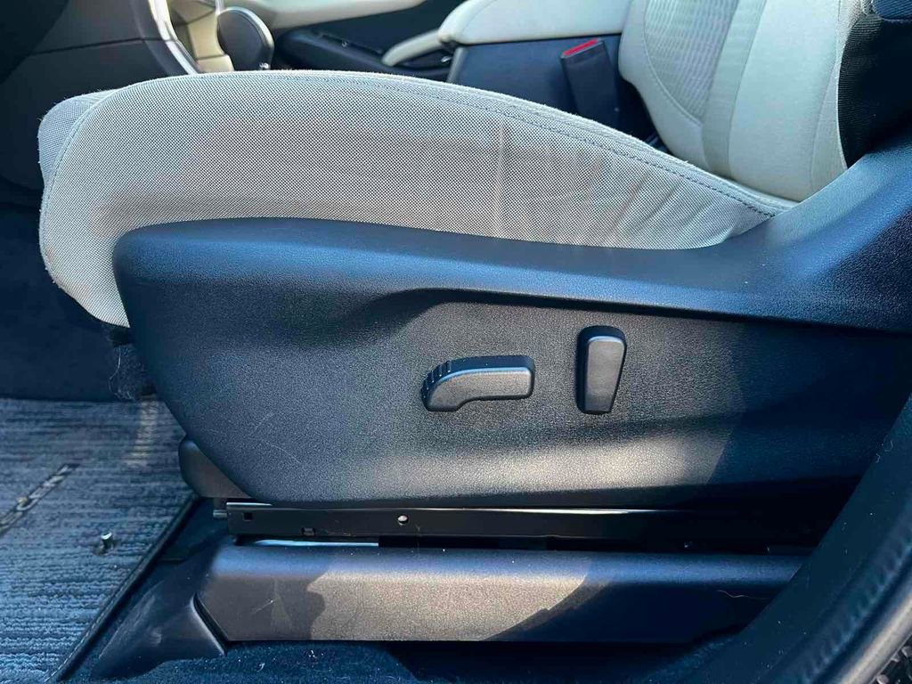 Used 2022 Subaru Ascent Premium w/ Convenience Package image 13