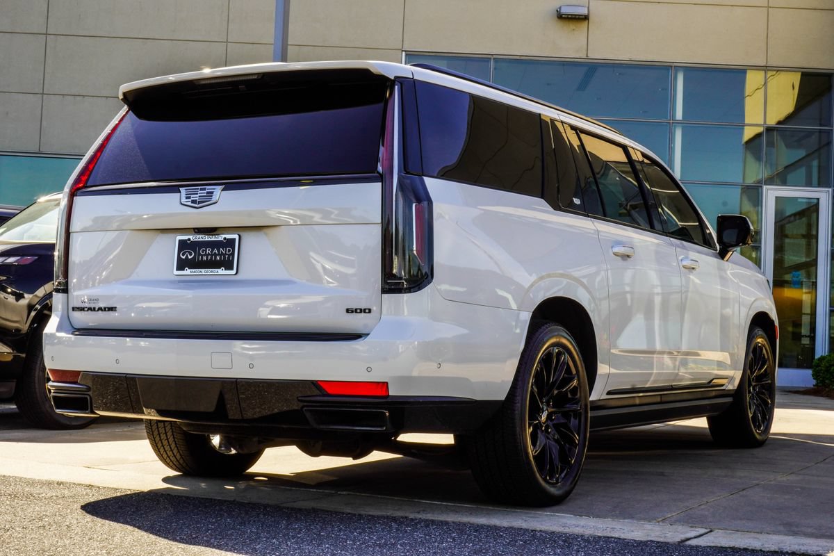 Used 2024 Cadillac Escalade ESV Sport Platinum w/ LPO, ONYX Package AWD/4WD image 12