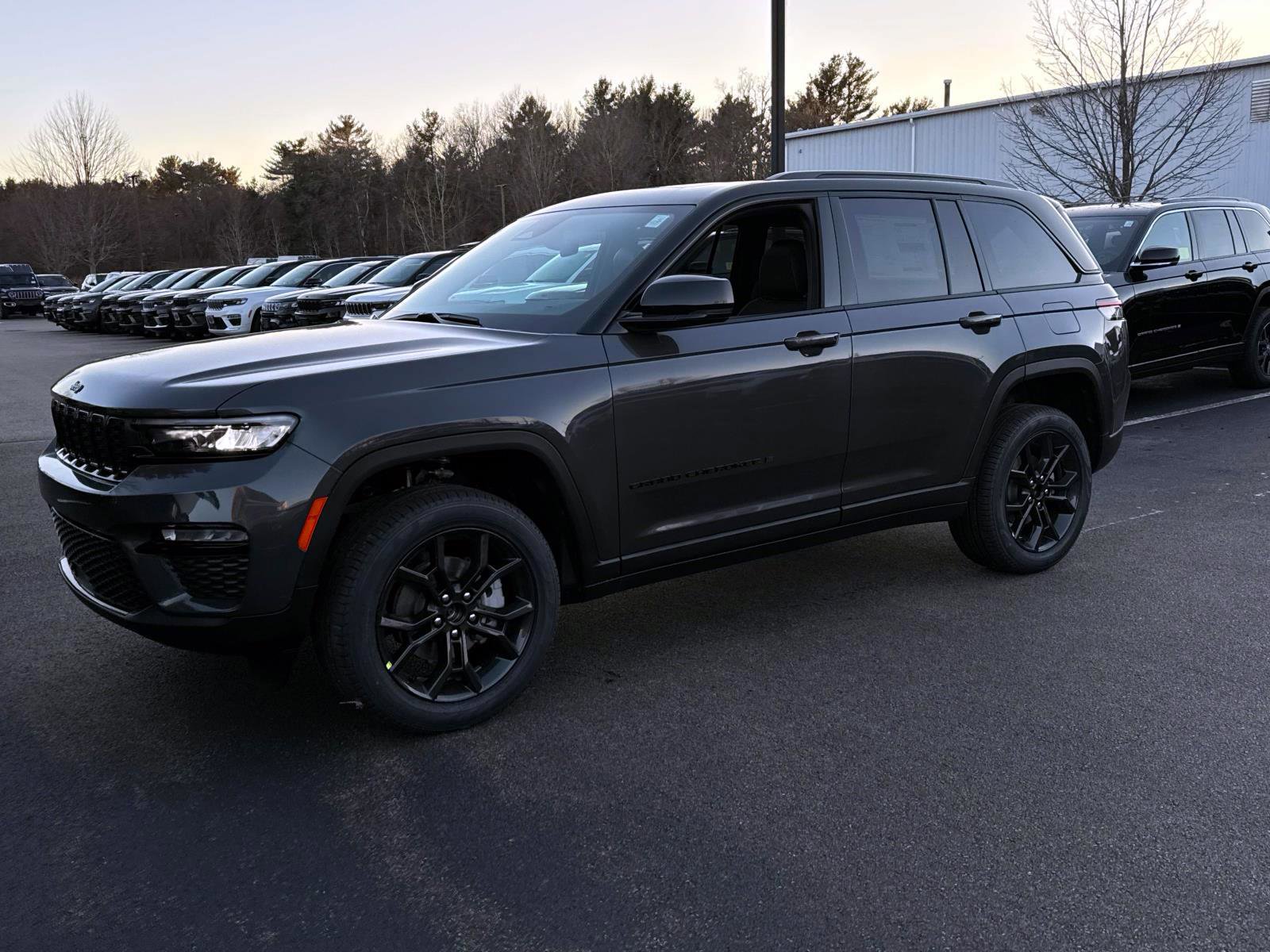 New 2025 Jeep Grand Cherokee Limited image 4