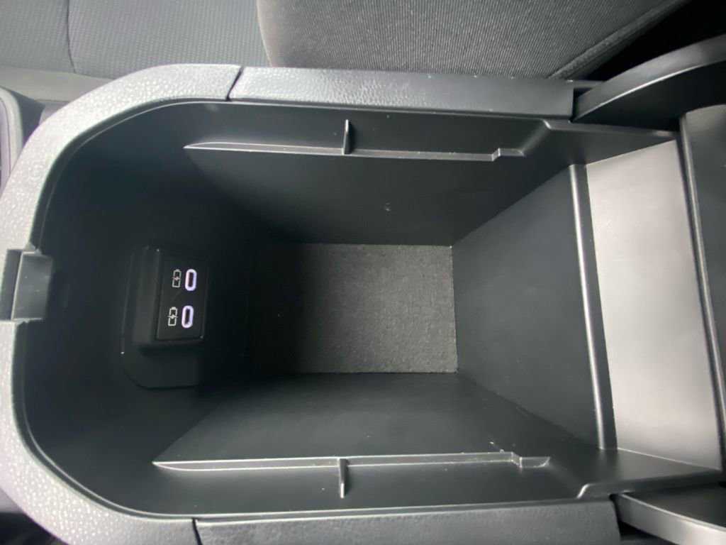 Used 2024 Toyota RAV4 LE AWD/4WD image 28